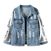 Vollständig abgenutzte Jeansjacke für Damen